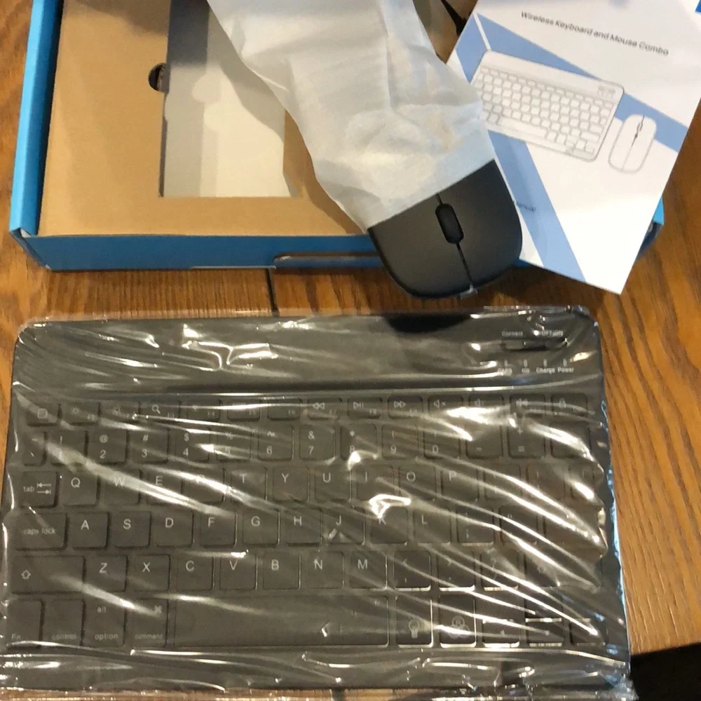 🟣 Wireless keyboard and mouse